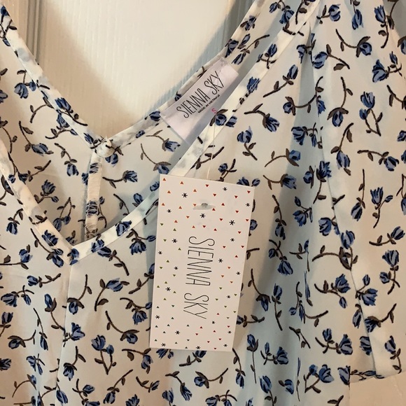 Sienna Sky flowered top - Picture 3 of 4